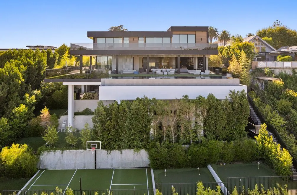 Bold and Breathtaking: A $36,888,888 Estate Overlooking the Cityscape in Beverly Hills 8 1140 Summit Dr A Breathtaking 36888888 Modern Estate in Beverly Hills 4