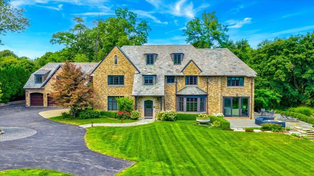 Grand and Serene: A $6.75 Million Estate Overlooking the Lake From 2.3 Lush Acres 5 117 Belle Ave A Breathtaking 6.75 Million Lakeview Estate Set on 2.3 Pristine Acres 1