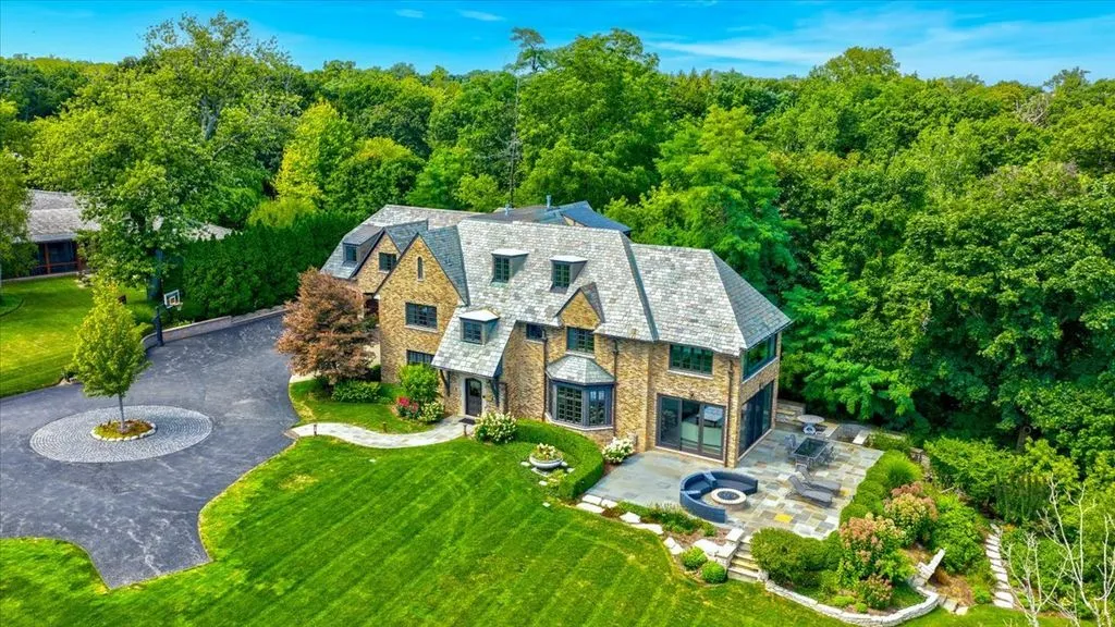 Grand and Serene: A $6.75 Million Estate Overlooking the Lake From 2.3 Lush Acres 6 117 Belle Ave A Breathtaking 6.75 Million Lakeview Estate Set on 2.3 Pristine Acres 2
