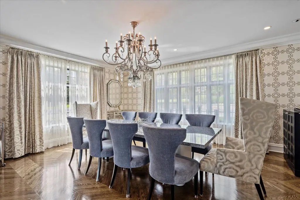 Grand and Serene: A $6.75 Million Estate Overlooking the Lake From 2.3 Lush Acres 11 117 Belle Ave A Breathtaking 6.75 Million Lakeview Estate Set on 2.3 Pristine Acres 7