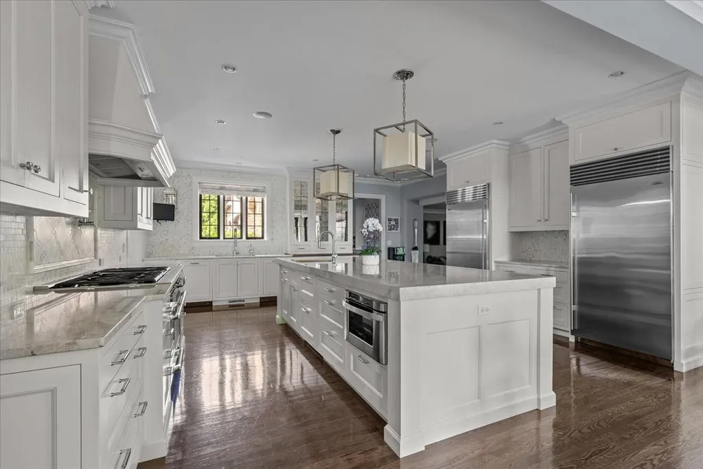 Grand and Serene: A $6.75 Million Estate Overlooking the Lake From 2.3 Lush Acres 13 117 Belle Ave A Breathtaking 6.75 Million Lakeview Estate Set on 2.3 Pristine Acres 9