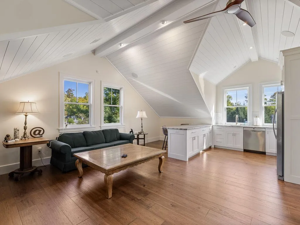 Secluded and Spectacular: This $6.85 Million New York Retreat Captures Endless Vistas 7 126 Forest Brook Rd A Breathtaking 6.85 Million New York Estate 10