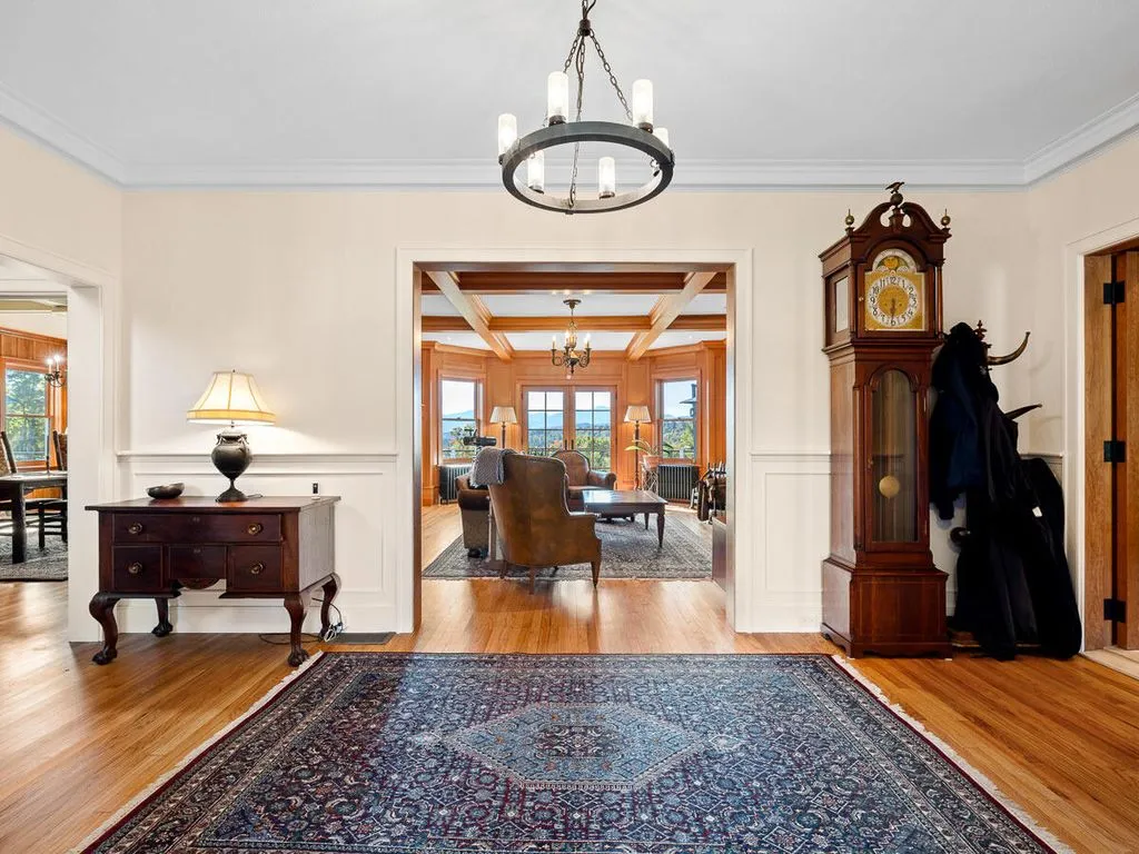 Secluded and Spectacular: This $6.85 Million New York Retreat Captures Endless Vistas 9 126 Forest Brook Rd A Breathtaking 6.85 Million New York Estate 12