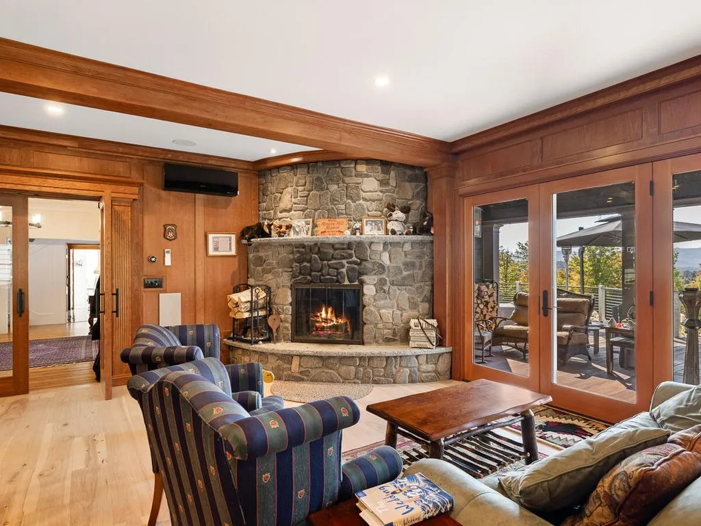 Secluded and Spectacular: This $6.85 Million New York Retreat Captures Endless Vistas 13 126 Forest Brook Rd A Breathtaking 6.85 Million New York Estate 16