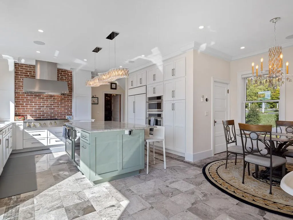 Secluded and Spectacular: This $6.85 Million New York Retreat Captures Endless Vistas 17 126 Forest Brook Rd A Breathtaking 6.85 Million New York Estate 20