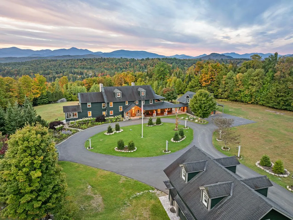 Secluded and Spectacular: This $6.85 Million New York Retreat Captures Endless Vistas 24 126 Forest Brook Rd A Breathtaking 6.85 Million New York Estate 6