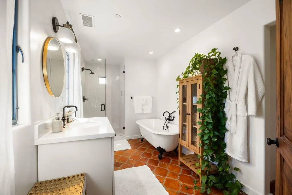 Retreat-Style Compound With Unobstructed Topa Topa Mountain Views Offered at $8.88 Million 22 13202 Ojai Rd A Magnificent Retreat Style Compound With Unobstructed Views of the Topa Topa Mountains 17