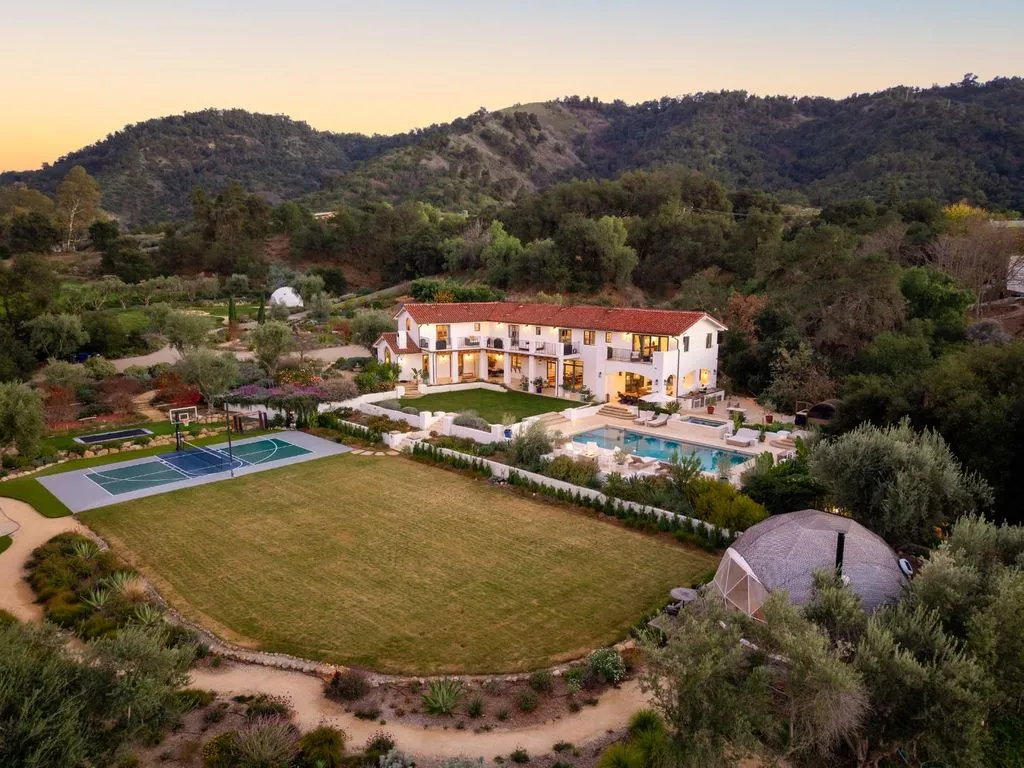 Retreat-Style Compound With Unobstructed Topa Topa Mountain Views Offered at $8.88 Million 6 13202 Ojai Rd A Magnificent Retreat Style Compound With Unobstructed Views of the Topa Topa Mountains 2