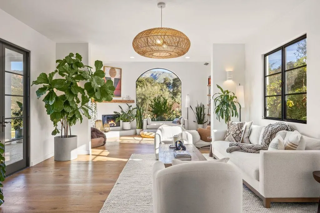 Retreat-Style Compound With Unobstructed Topa Topa Mountain Views Offered at $8.88 Million 8 13202 Ojai Rd A Magnificent Retreat Style Compound With Unobstructed Views of the Topa Topa Mountains 5