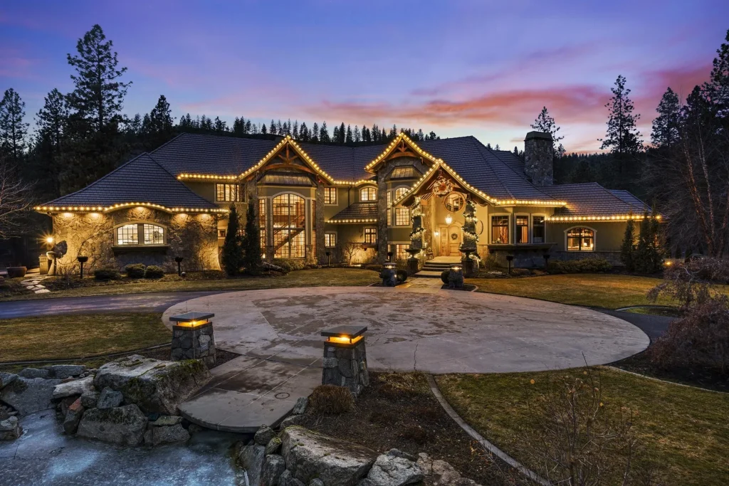 A Majestic 40-Acre Gated Estate Offering Unmatched Privacy and Presence in Washington at $7.95 Million 24 14124 N Boulder Park Ln A Majestic 40 Acre Gated Estate 23