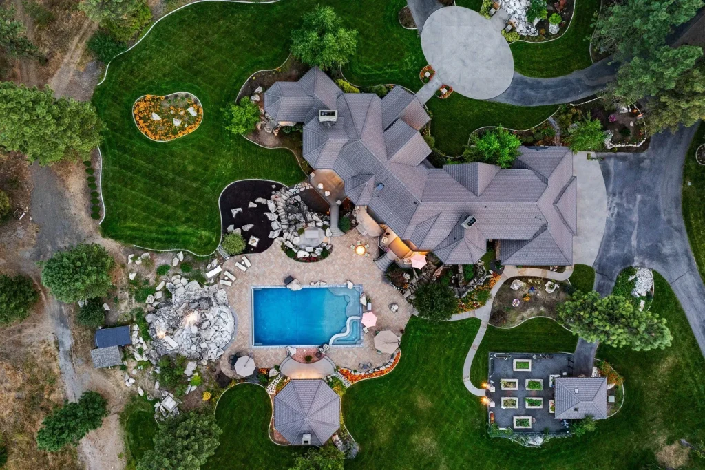 A Majestic 40-Acre Gated Estate Offering Unmatched Privacy and Presence in Washington at $7.95 Million 26 14124 N Boulder Park Ln A Majestic 40 Acre Gated Estate 4