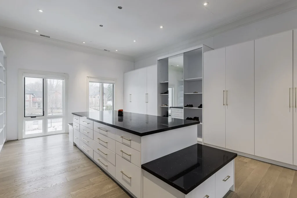 A World-Class Canadian Estate Offering Unmatched Luxury and Modern Infrastructure at C$15.49 Million 20 15 Eden Vale Dr Unveils a Spectacular Estate Blending Luxury Comfort 16