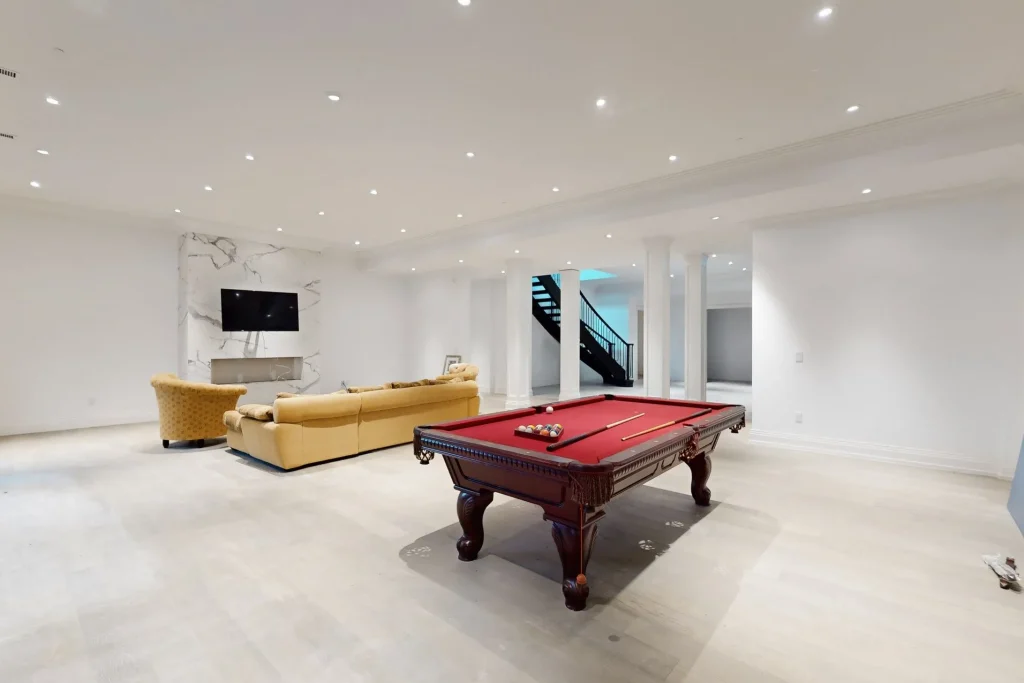 A World-Class Canadian Estate Offering Unmatched Luxury and Modern Infrastructure at C$15.49 Million 24 15 Eden Vale Dr Unveils a Spectacular Estate Blending Luxury Comfort 20