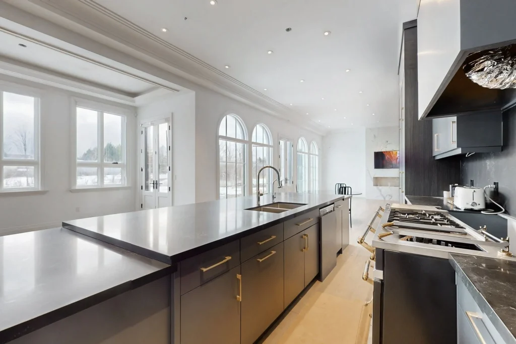 A World-Class Canadian Estate Offering Unmatched Luxury and Modern Infrastructure at C$15.49 Million 13 15 Eden Vale Dr Unveils a Spectacular Estate Blending Luxury Comfort 9