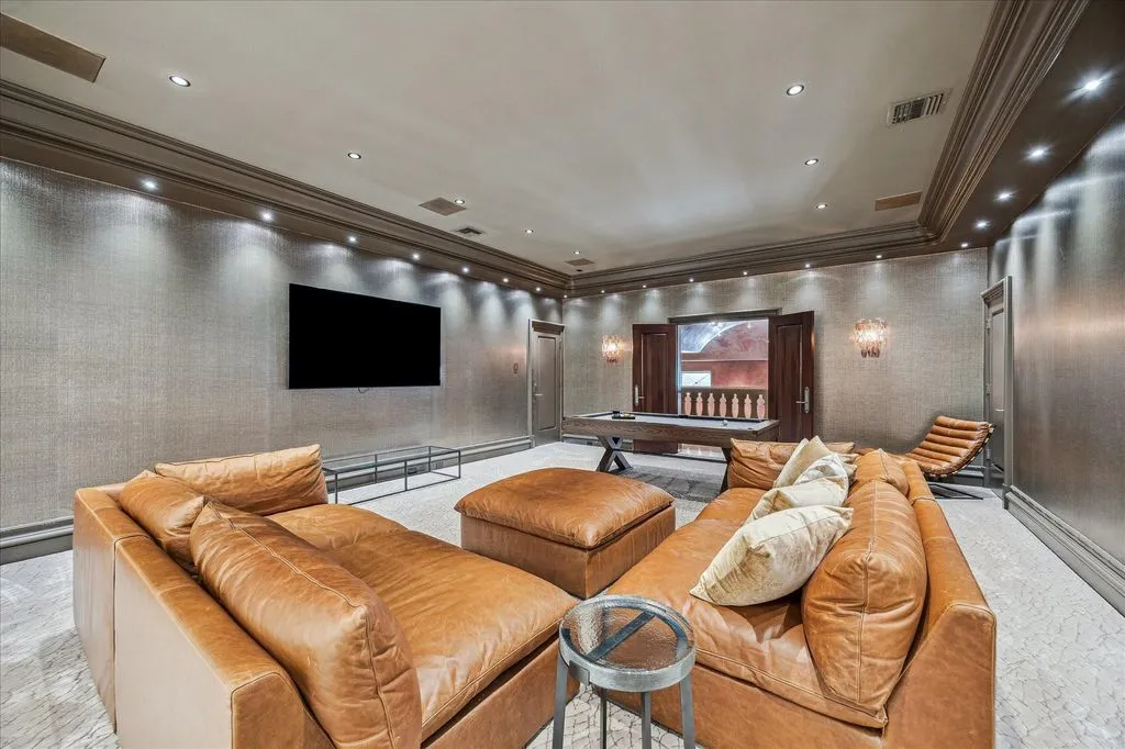 Designed by Eubanks Group Architects, This $16.5 Million Texas Estate Highlights Luxurious Living and Fine Millwork 19 1708 River Oaks Blvd A Stunning Texas Estate Designed by Eubanks Group Architects 15