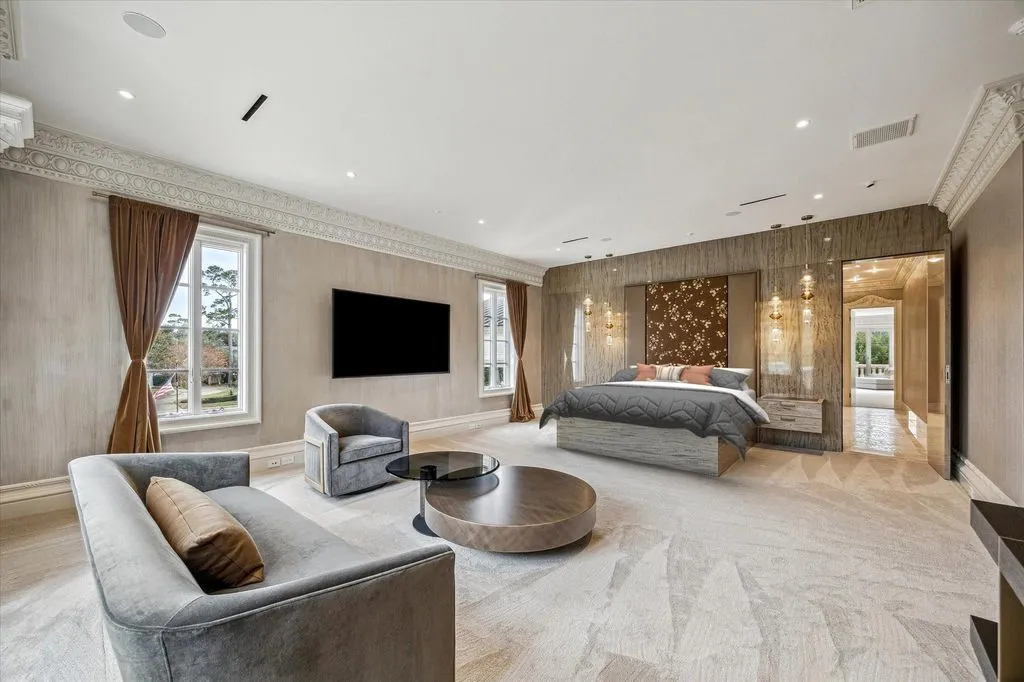 Designed by Eubanks Group Architects, This $16.5 Million Texas Estate Highlights Luxurious Living and Fine Millwork 20 1708 River Oaks Blvd A Stunning Texas Estate Designed by Eubanks Group Architects 16