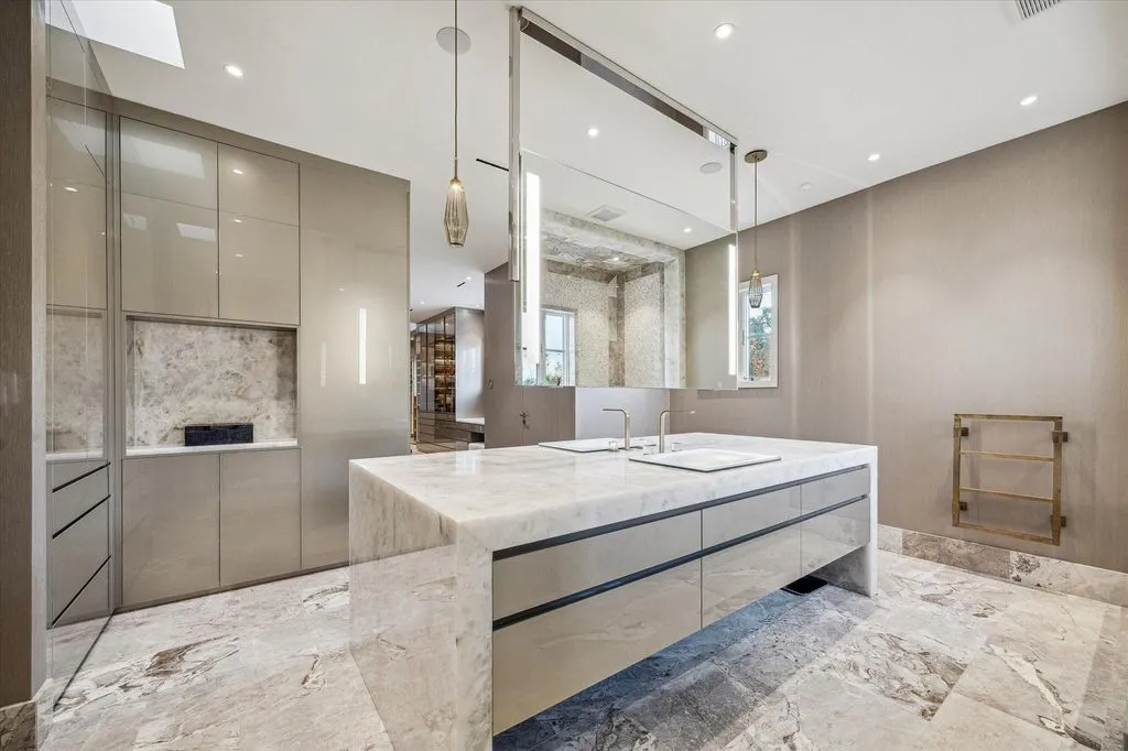 Designed by Eubanks Group Architects, This $16.5 Million Texas Estate Highlights Luxurious Living and Fine Millwork 22 1708 River Oaks Blvd A Stunning Texas Estate Designed by Eubanks Group Architects 18