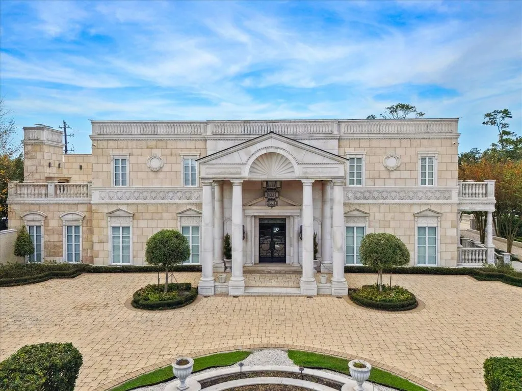 Designed by Eubanks Group Architects, This $16.5 Million Texas Estate Highlights Luxurious Living and Fine Millwork 6 1708 River Oaks Blvd A Stunning Texas Estate Designed by Eubanks Group Architects 2