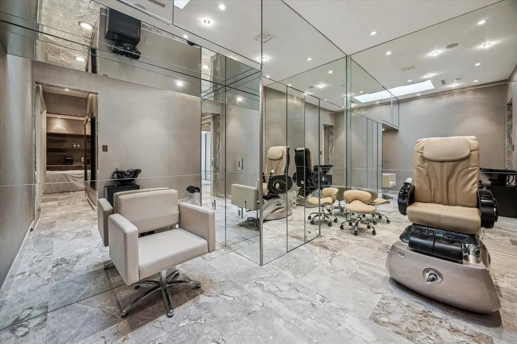 Designed by Eubanks Group Architects, This $16.5 Million Texas Estate Highlights Luxurious Living and Fine Millwork 24 1708 River Oaks Blvd A Stunning Texas Estate Designed by Eubanks Group Architects 20