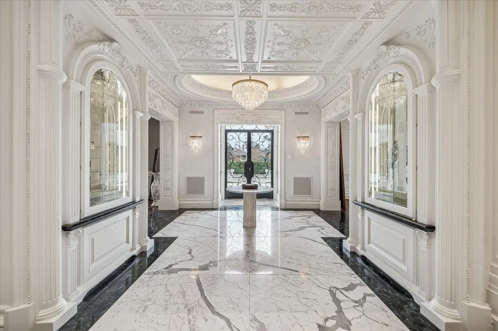 Designed by Eubanks Group Architects, This $16.5 Million Texas Estate Highlights Luxurious Living and Fine Millwork 7 1708 River Oaks Blvd A Stunning Texas Estate Designed by Eubanks Group Architects 3