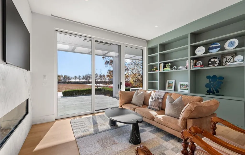 An Exceptional Waterfront Estate in Connecticut With Panoramic Views Asking $10.995 Million 24 19 Beachside Common A Breathtaking Waterfront Estate in Connecticut 14