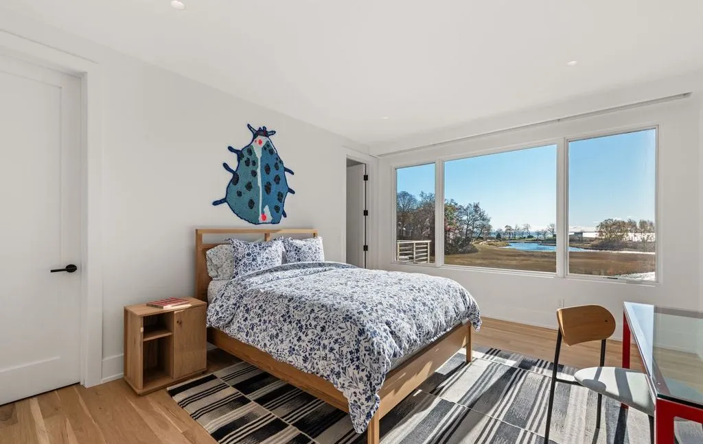 An Exceptional Waterfront Estate in Connecticut With Panoramic Views Asking $10.995 Million 28 19 Beachside Common A Breathtaking Waterfront Estate in Connecticut 18