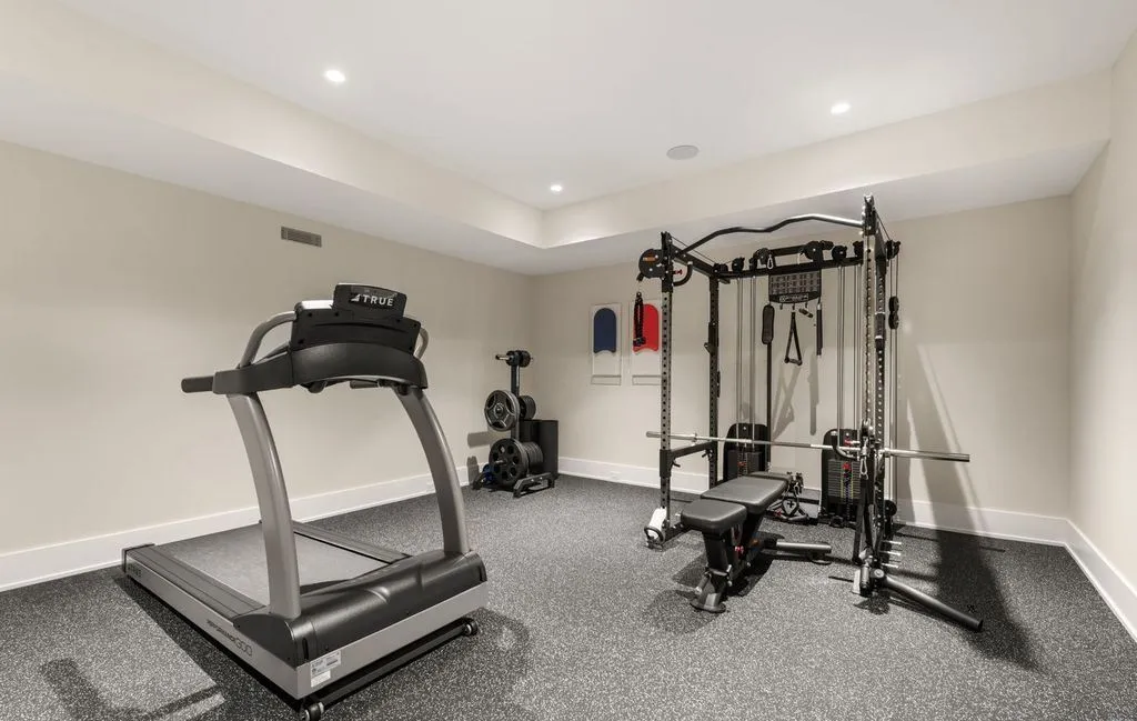 An Exceptional Waterfront Estate in Connecticut With Panoramic Views Asking $10.995 Million 14 19 Beachside Common A Breathtaking Waterfront Estate in Connecticut 23