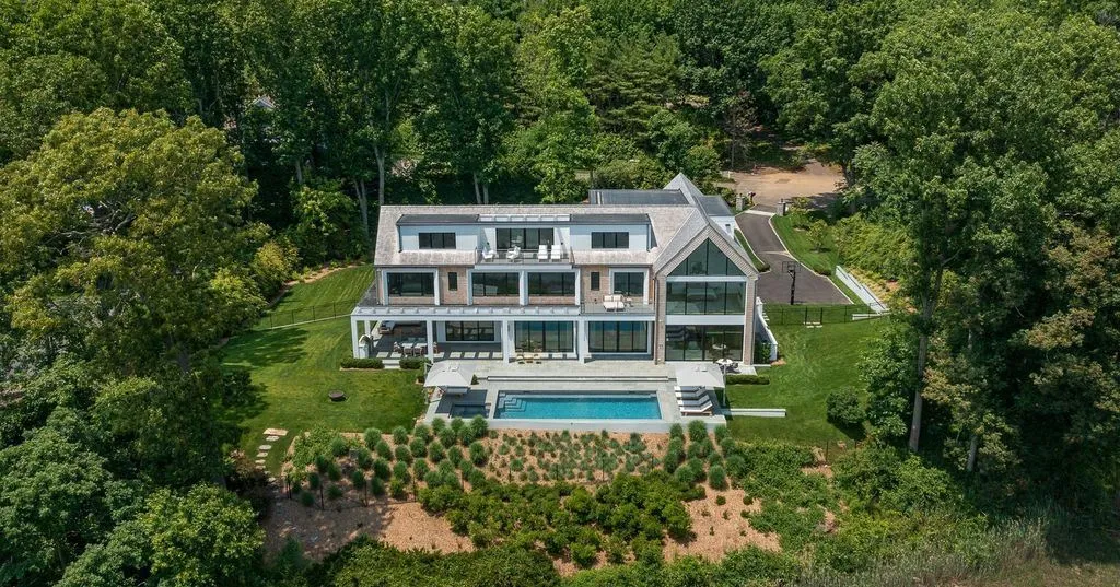 An Exceptional Waterfront Estate in Connecticut With Panoramic Views Asking $10.995 Million 6 19 Beachside Common A Breathtaking Waterfront Estate in Connecticut 24