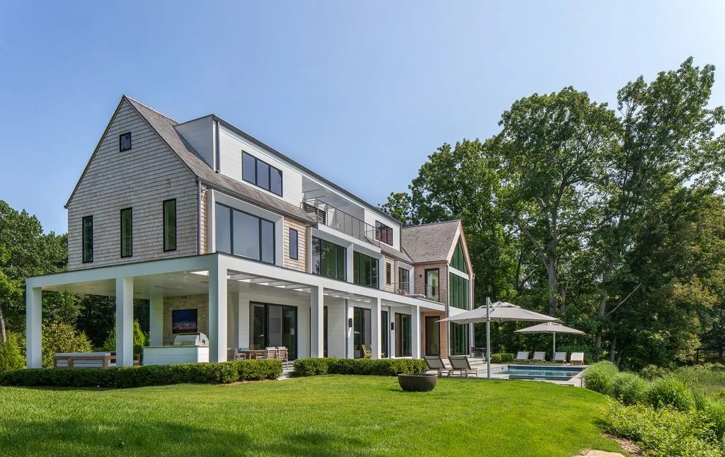 An Exceptional Waterfront Estate in Connecticut With Panoramic Views Asking $10.995 Million 15 19 Beachside Common A Breathtaking Waterfront Estate in Connecticut 25