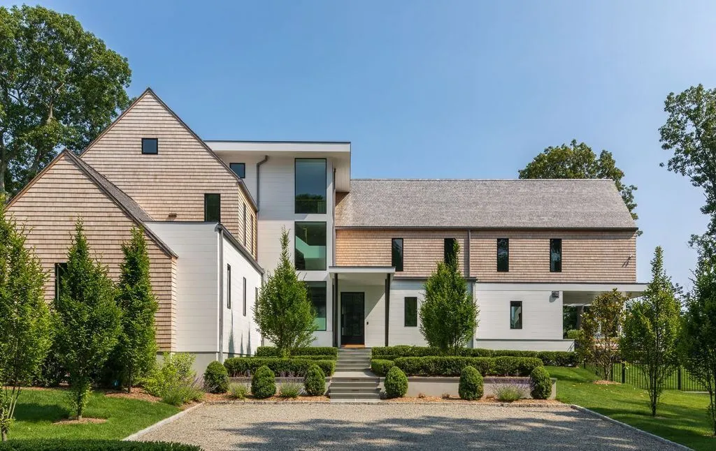 An Exceptional Waterfront Estate in Connecticut With Panoramic Views Asking $10.995 Million 16 19 Beachside Common A Breathtaking Waterfront Estate in Connecticut 26