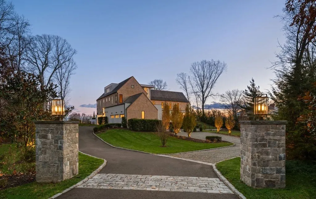 An Exceptional Waterfront Estate in Connecticut With Panoramic Views Asking $10.995 Million 17 19 Beachside Common A Breathtaking Waterfront Estate in Connecticut 27