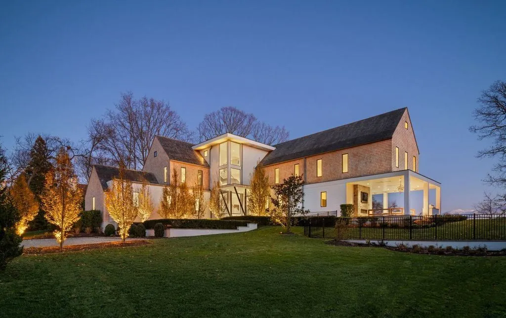 An Exceptional Waterfront Estate in Connecticut With Panoramic Views Asking $10.995 Million 9 19 Beachside Common A Breathtaking Waterfront Estate in Connecticut 3
