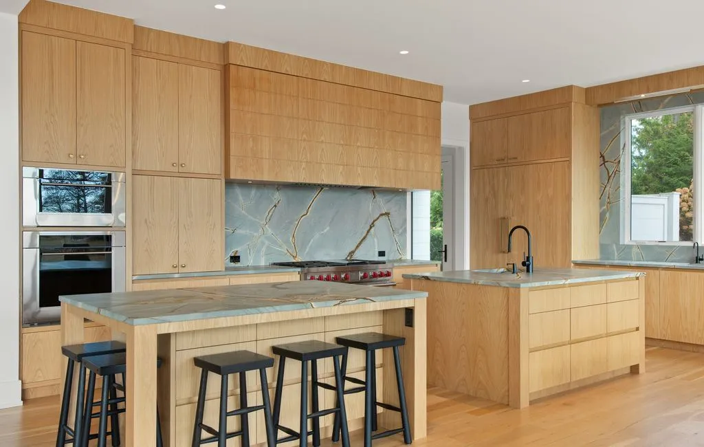 An Exceptional Waterfront Estate in Connecticut With Panoramic Views Asking $10.995 Million 11 19 Beachside Common A Breathtaking Waterfront Estate in Connecticut 6