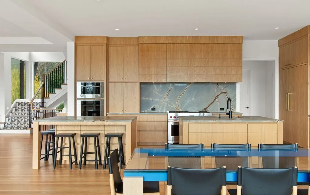 An Exceptional Waterfront Estate in Connecticut With Panoramic Views Asking $10.995 Million 12 19 Beachside Common A Breathtaking Waterfront Estate in Connecticut 7