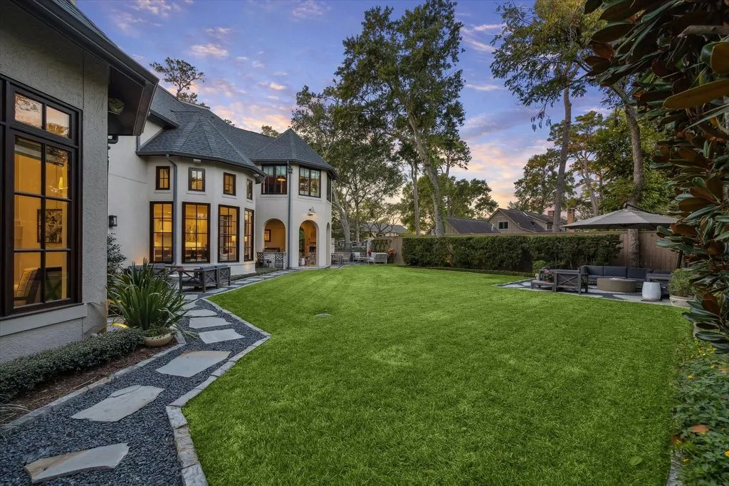 Robert Dame–Designed Texas Estate Offering Exceptional Privacy Asks $5.75 Million 21 20 Lacewood Ln a Remarkable Robert Dame–Designed Estate 21