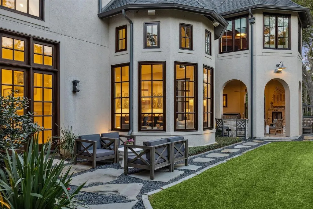 Robert Dame–Designed Texas Estate Offering Exceptional Privacy Asks $5.75 Million 22 20 Lacewood Ln a Remarkable Robert Dame–Designed Estate 22