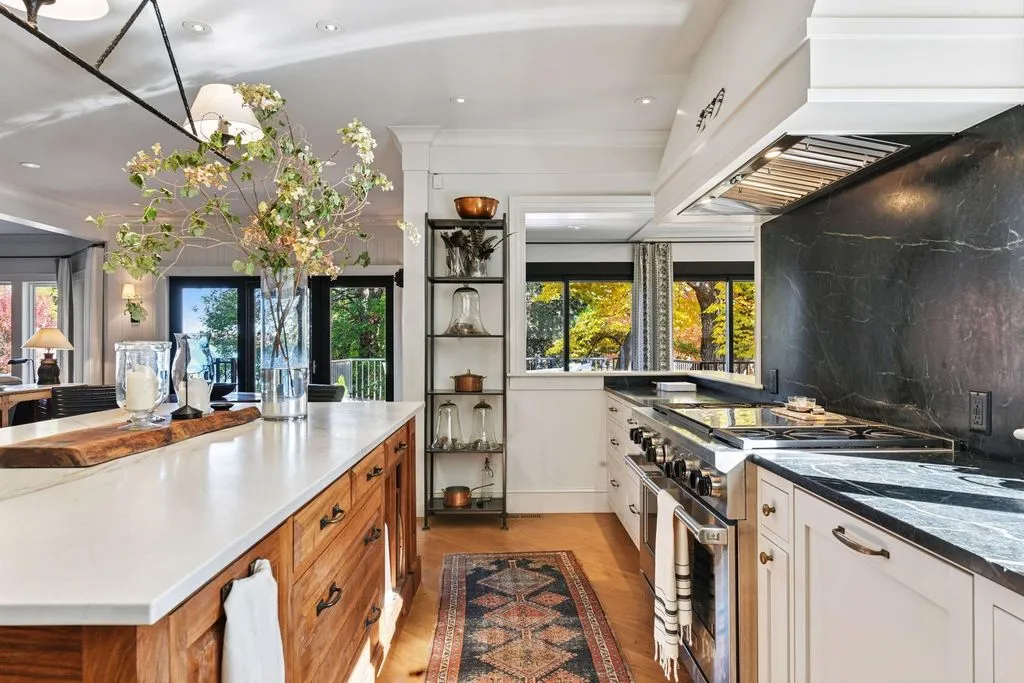 A Bruce Schmitt-Designed Minnesota Estate Asking $7.895 Million 15 2505 Cedar Point Dr A Spectacular Minnesota Estate 11