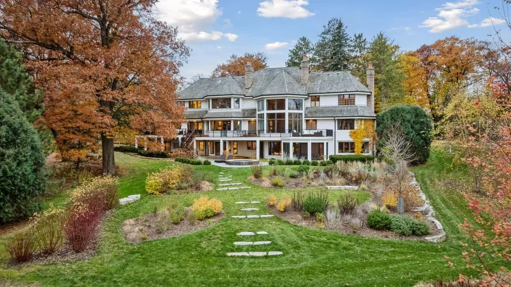 A Bruce Schmitt-Designed Minnesota Estate Asking $7.895 Million 6 2505 Cedar Point Dr A Spectacular Minnesota Estate 2