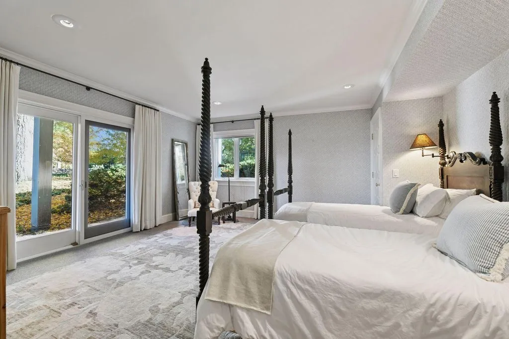 A Bruce Schmitt-Designed Minnesota Estate Asking $7.895 Million 30 2505 Cedar Point Dr A Spectacular Minnesota Estate 26