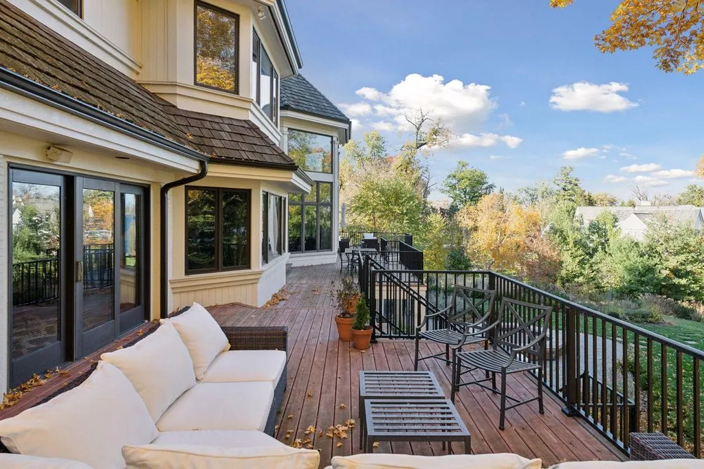 A Bruce Schmitt-Designed Minnesota Estate Asking $7.895 Million 32 2505 Cedar Point Dr A Spectacular Minnesota Estate 28