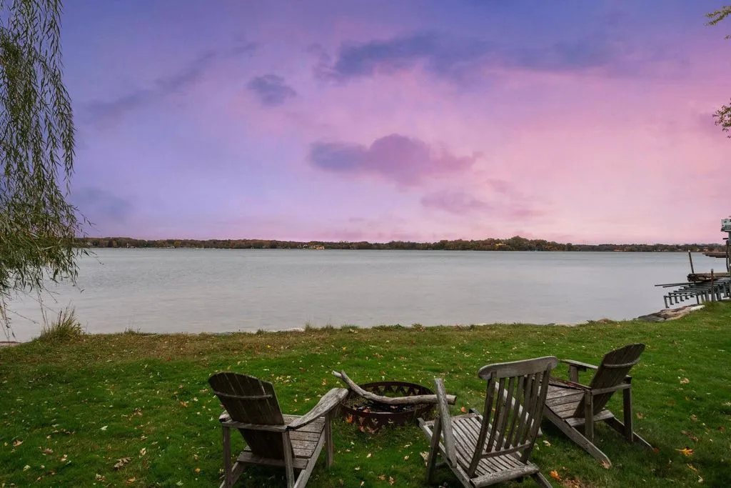 A Bruce Schmitt-Designed Minnesota Estate Asking $7.895 Million 34 2505 Cedar Point Dr A Spectacular Minnesota Estate 30