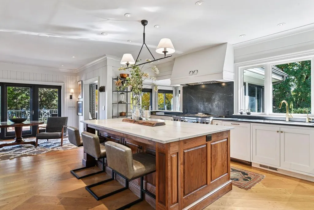 A Bruce Schmitt-Designed Minnesota Estate Asking $7.895 Million 13 2505 Cedar Point Dr A Spectacular Minnesota Estate 9