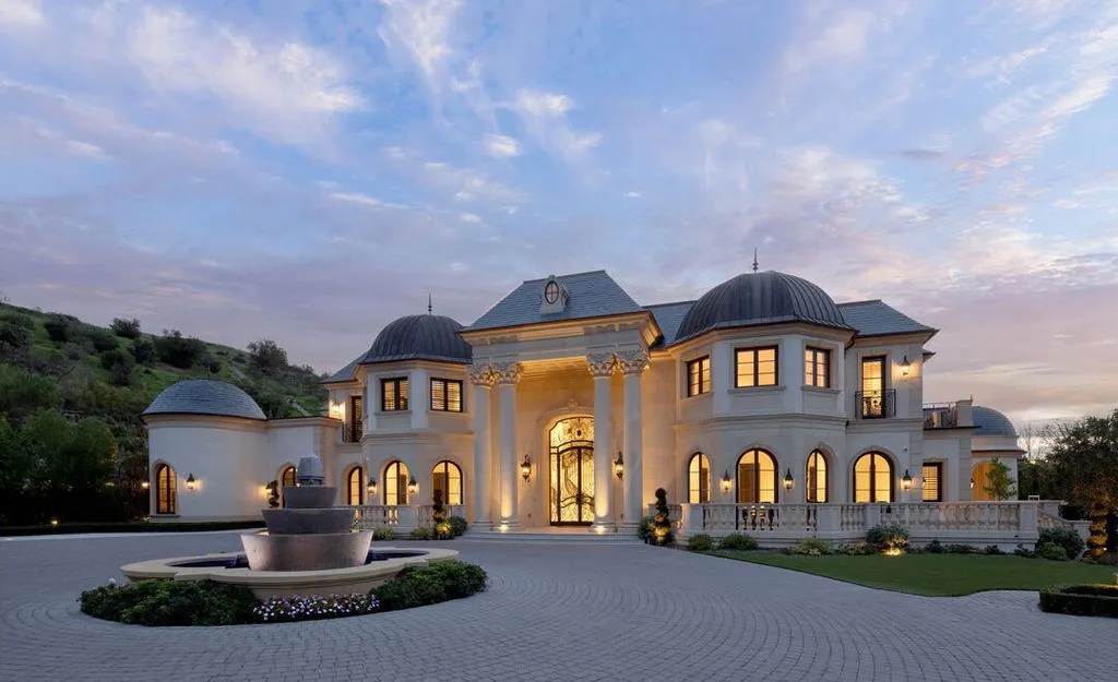 A Breathtaking Residence Offering Privacy and Panoramic Views Listed for $39.95 Million 5 25300 Prado De La Magia Unveils a Breathtaking Residence 1