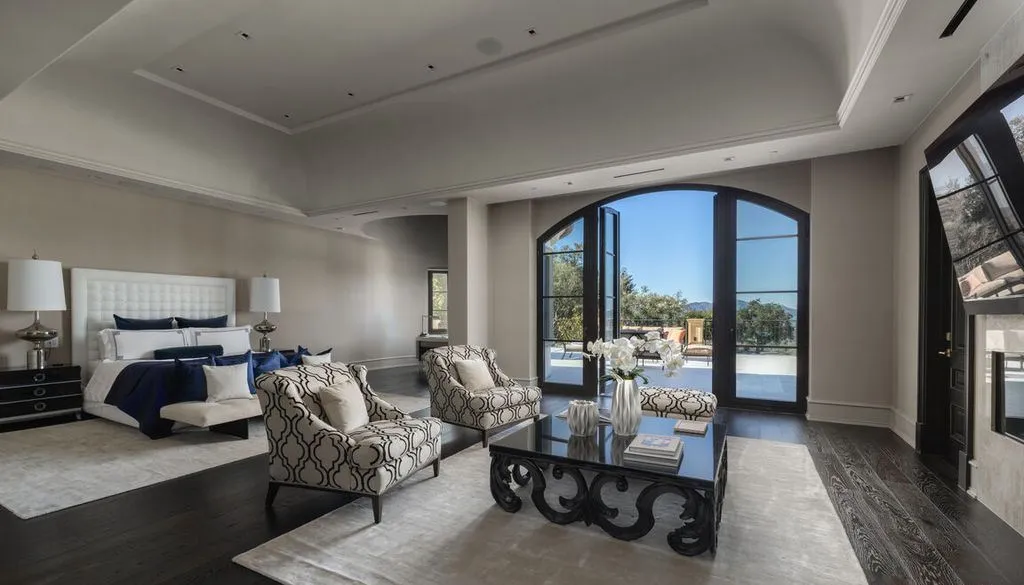 A Breathtaking Residence Offering Privacy and Panoramic Views Listed for $39.95 Million 20 25300 Prado De La Magia Unveils a Breathtaking Residence 16