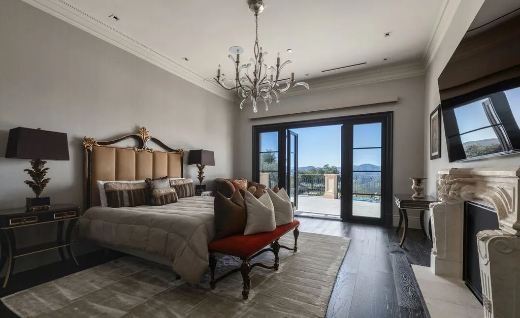 A Breathtaking Residence Offering Privacy and Panoramic Views Listed for $39.95 Million 22 25300 Prado De La Magia Unveils a Breathtaking Residence 18