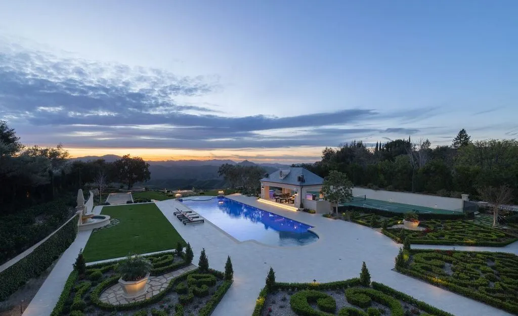 A Breathtaking Residence Offering Privacy and Panoramic Views Listed for $39.95 Million 25 25300 Prado De La Magia Unveils a Breathtaking Residence 21
