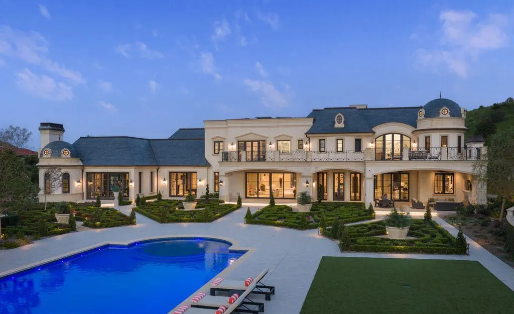 A Breathtaking Residence Offering Privacy and Panoramic Views Listed for $39.95 Million 26 25300 Prado De La Magia Unveils a Breathtaking Residence 22