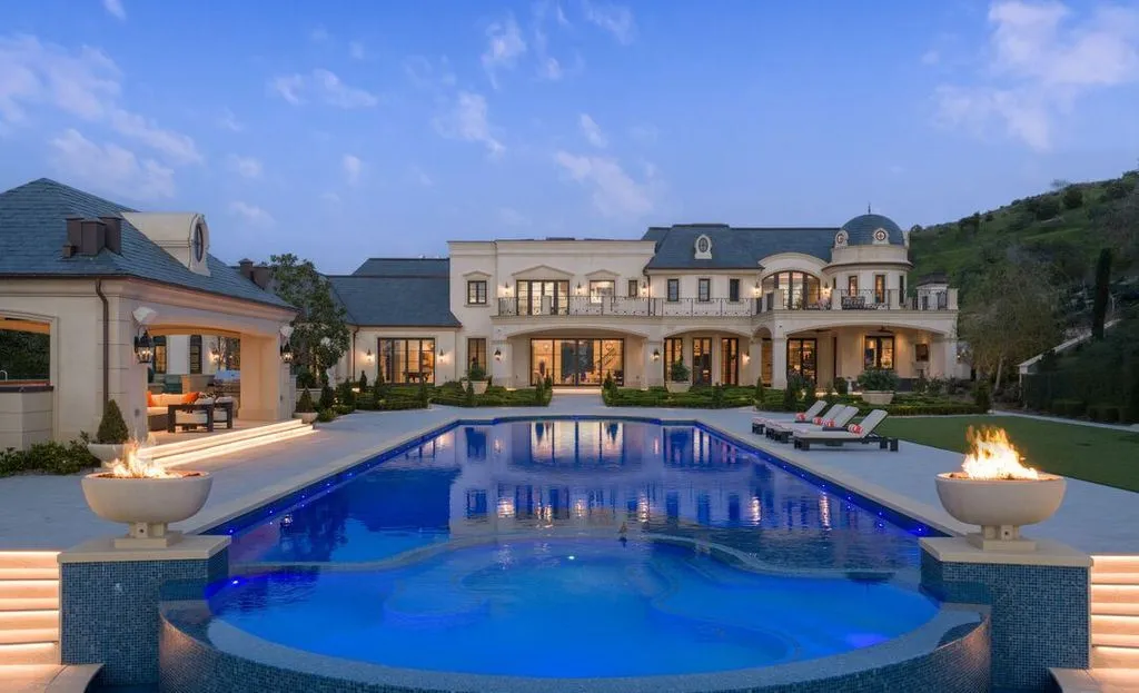 A Breathtaking Residence Offering Privacy and Panoramic Views Listed for $39.95 Million 27 25300 Prado De La Magia Unveils a Breathtaking Residence 23