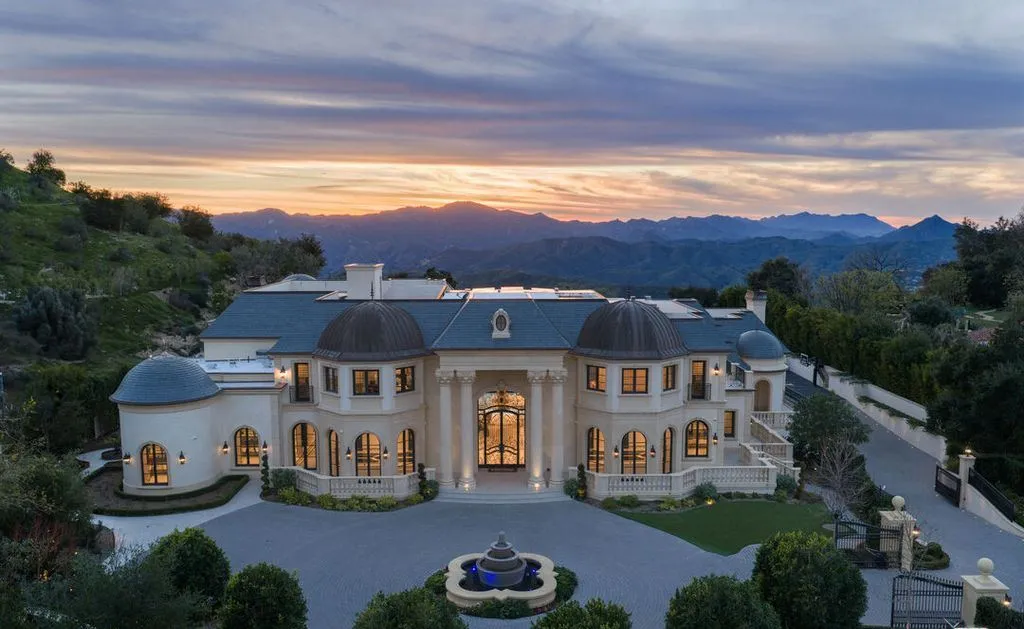 A Breathtaking Residence Offering Privacy and Panoramic Views Listed for $39.95 Million 29 25300 Prado De La Magia Unveils a Breathtaking Residence 25