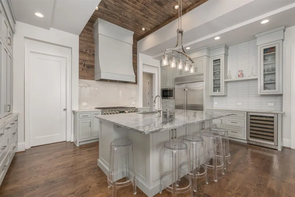 A Custom-Built Georgia Lakefront Masterpiece at $6.25 Million 15 2871 Linger Longer Dr A Stunning Custom Built Lakefront Masterpiece in Georgia 11